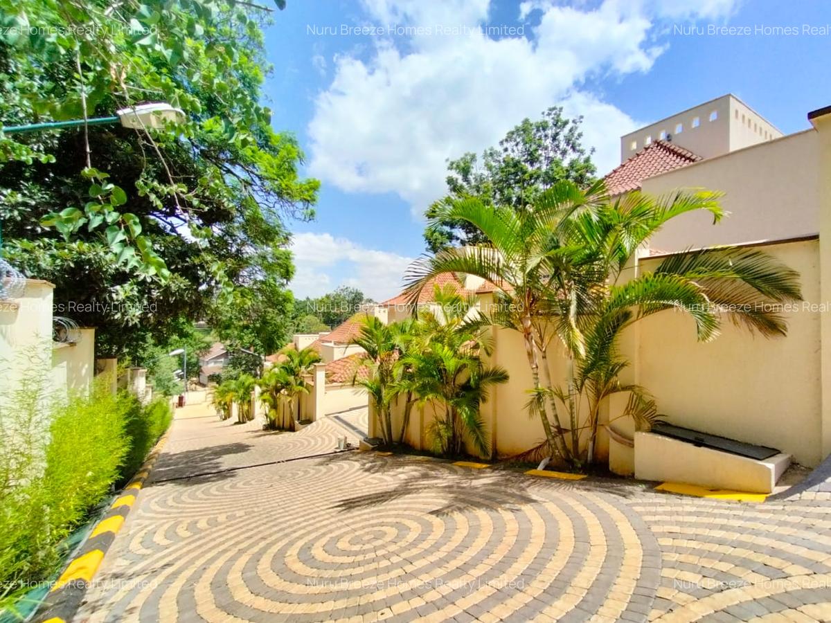 4 Bed Villa with En Suite in Kyuna - 10