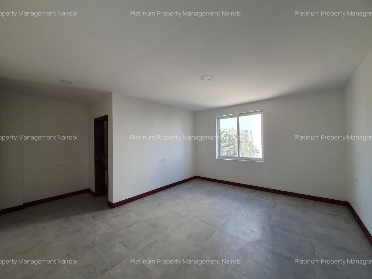 3 Bed Apartment with En Suite in Parklands - 8