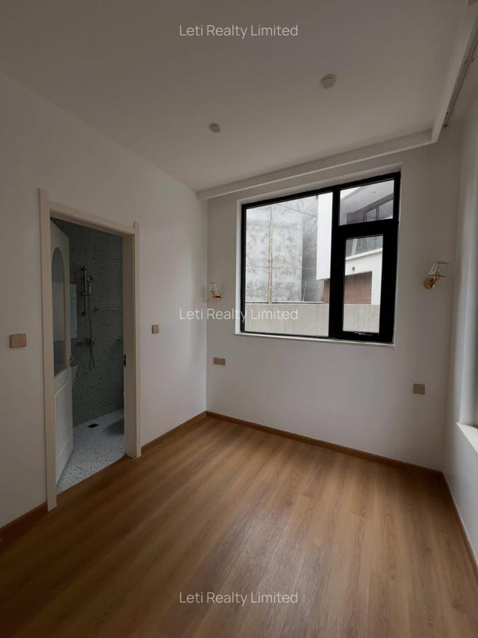 5 Bed Townhouse with En Suite in Lavington - 8