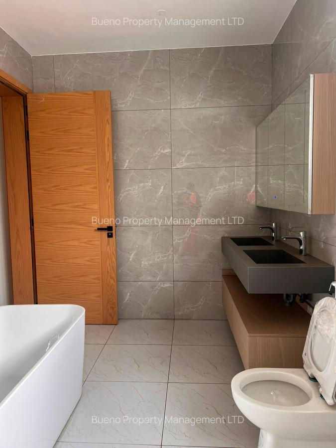 6 Bed Townhouse with Garden in Lavington - 12