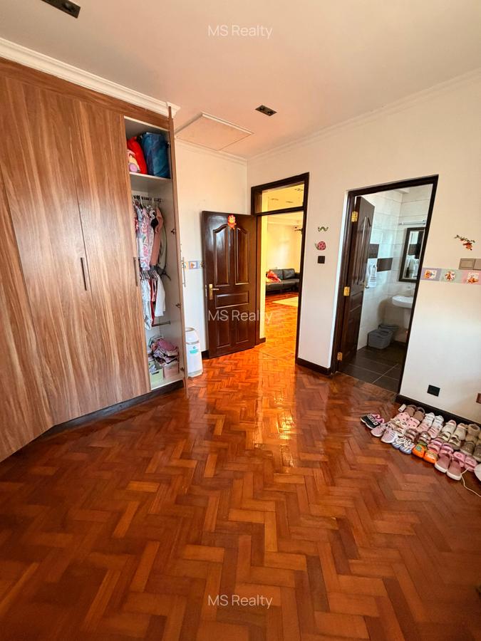 5 Bed Townhouse with En Suite in Westlands Area - 10