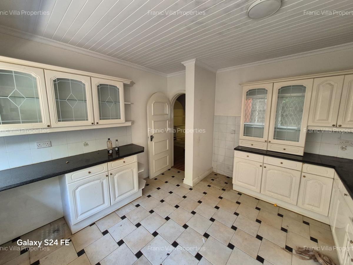 4 Bed House with En Suite at Spring Valley - 9