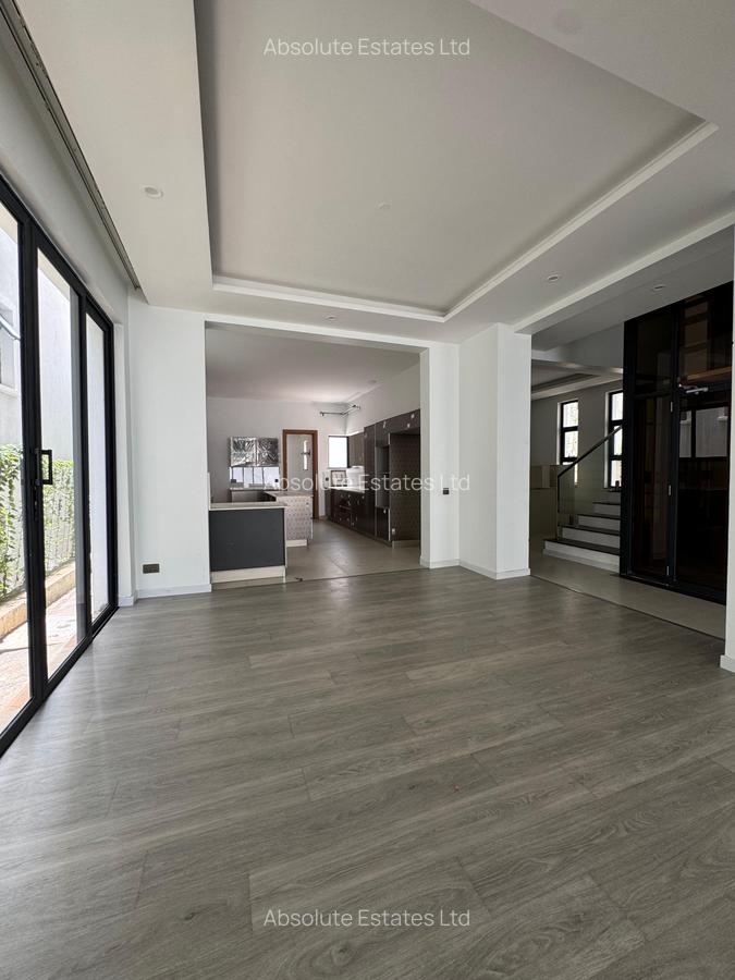 5 Bed Townhouse with En Suite in Lavington - 2