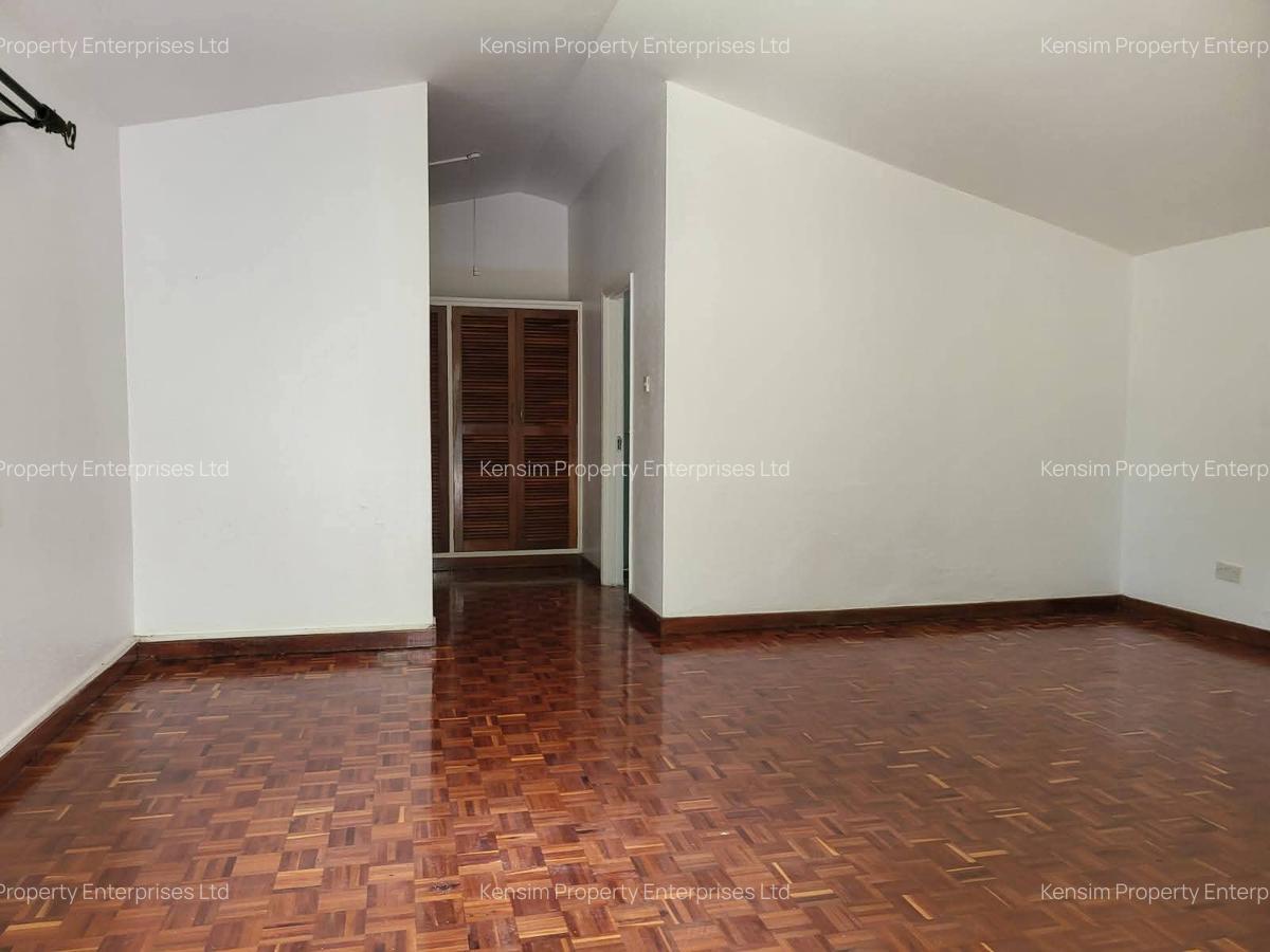 4 Bed Townhouse with En Suite in Hill View - 13
