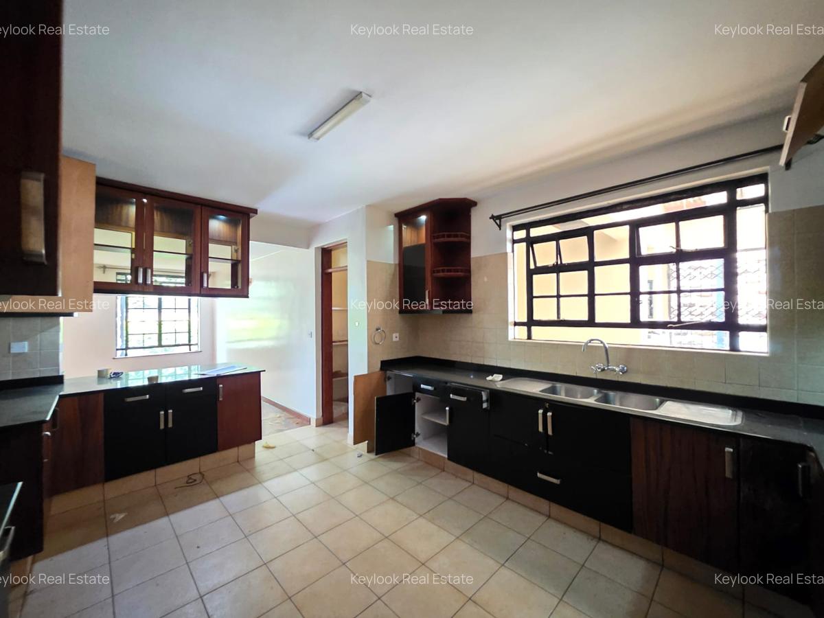 4 Bed Townhouse with En Suite at Lavington Green - 7