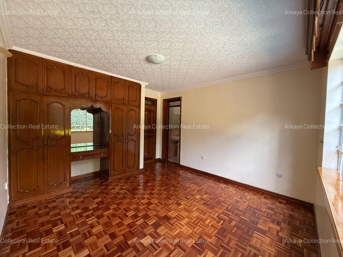 5 Bed House with En Suite in Runda - 9