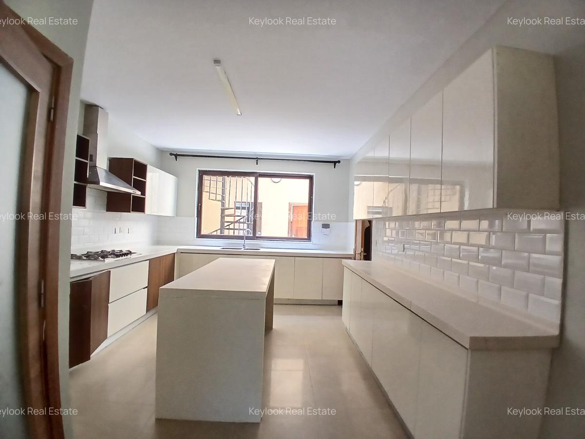 5 Bed Townhouse with En Suite at Lavington Green - 15