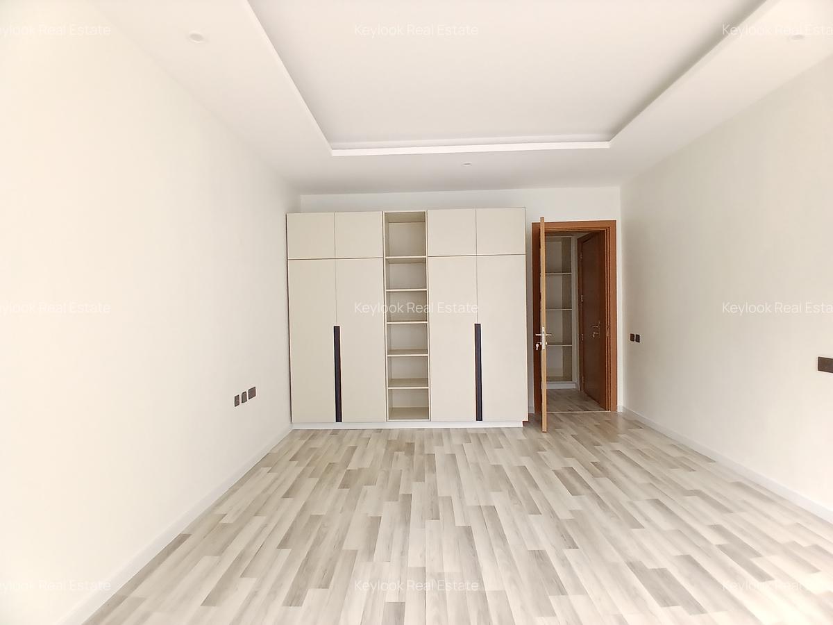 5 Bed Townhouse with En Suite at Lavington Green - 7
