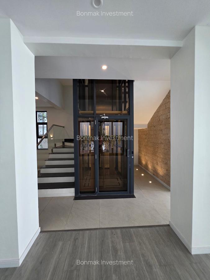 5 Bed Townhouse with En Suite at Lavington Green - 13