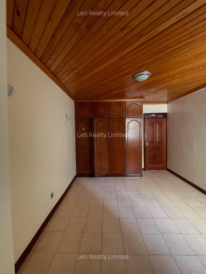 5 Bed Townhouse with En Suite in Lavington - 4