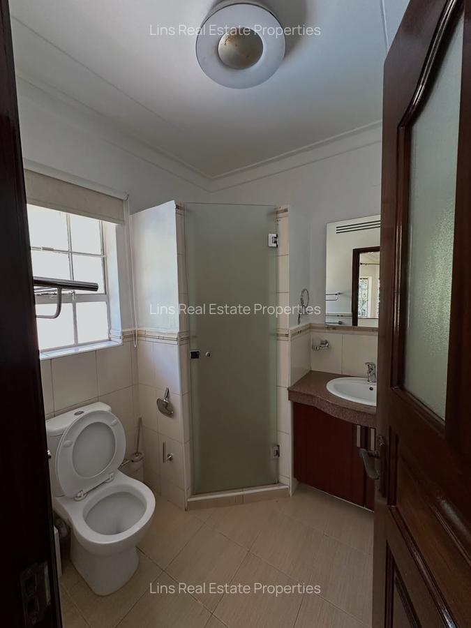 5 Bed Townhouse with En Suite in Rosslyn - 10