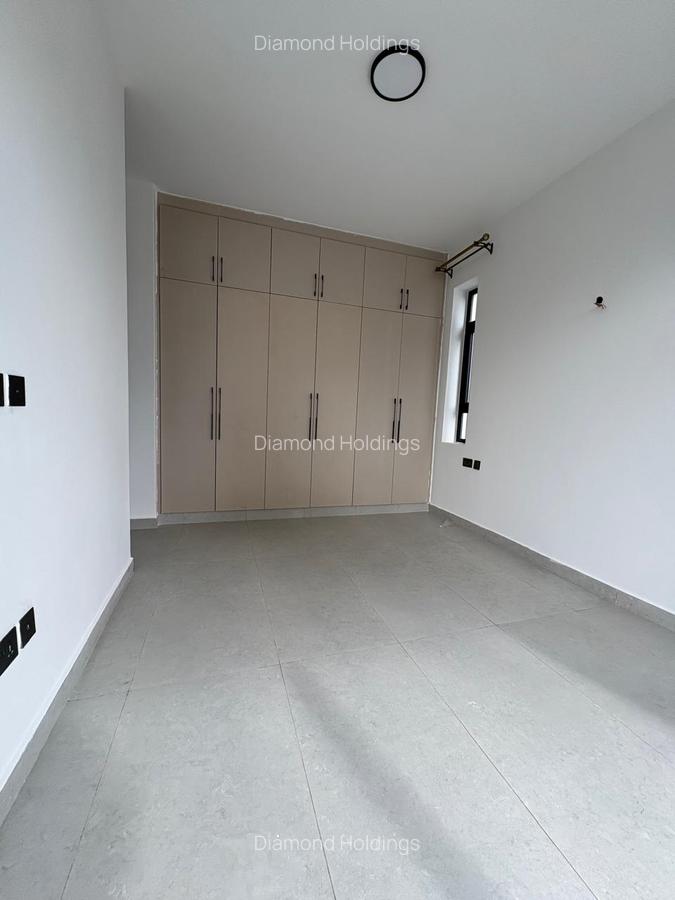 2 Bed Apartment with En Suite in Brookside - 6