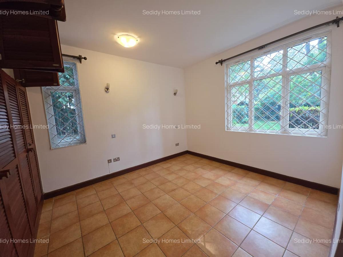 5 Bed Townhouse with Staff Quarters in Rosslyn - 17
