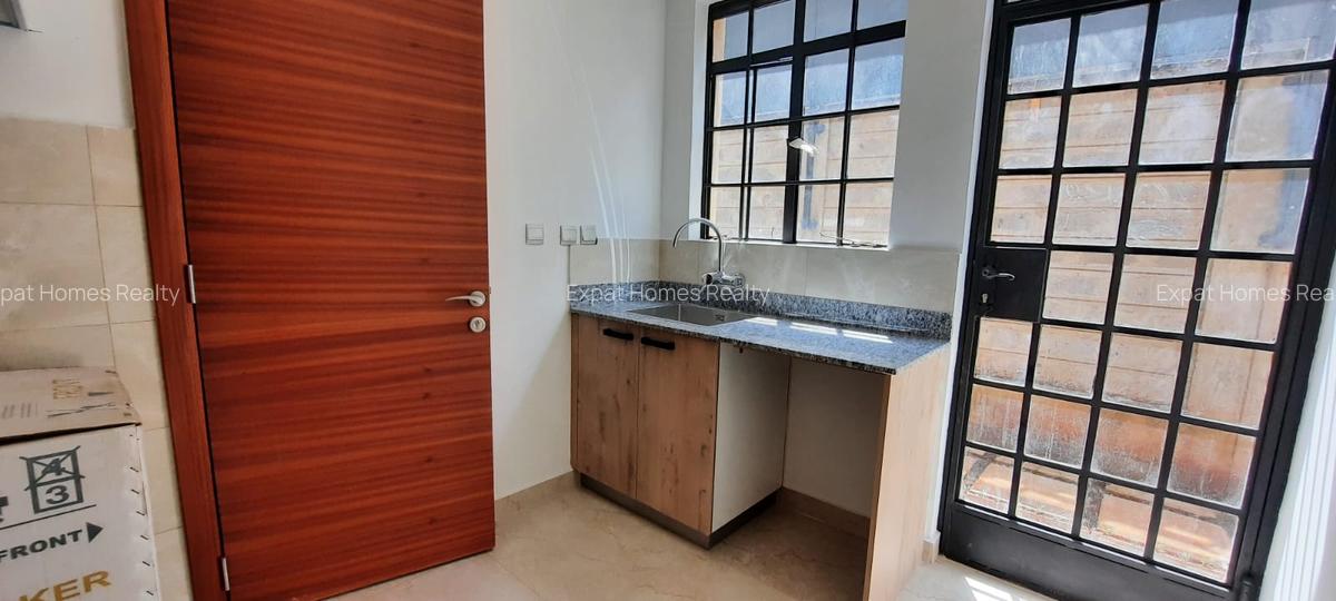 5 Bed Townhouse with En Suite in Lavington - 6