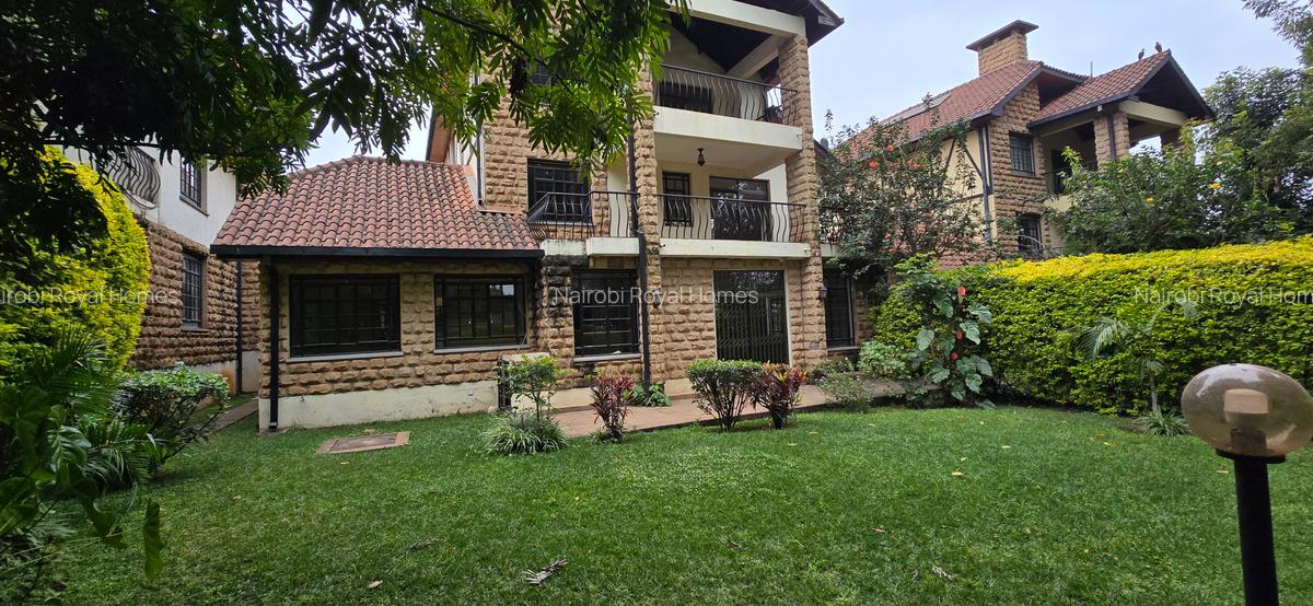 5 Bed Townhouse with En Suite at Lavington Green - 18