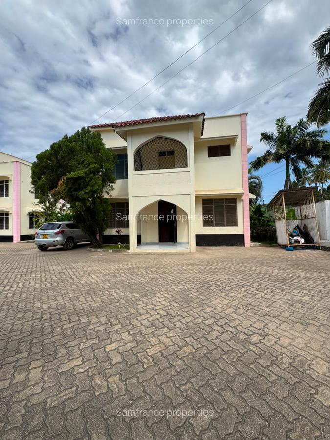 4 Bed Villa with En Suite at Beach Road - 6
