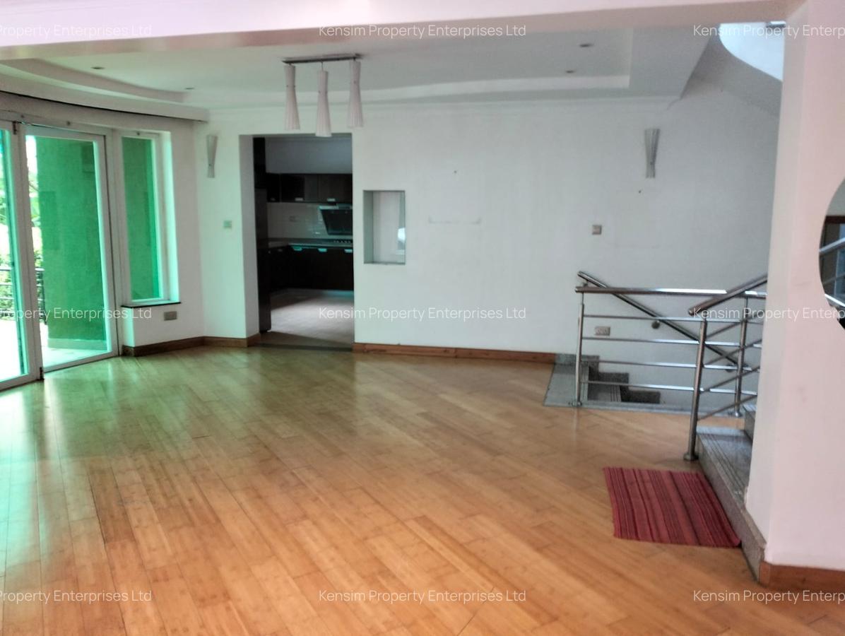 4 Bed Townhouse with En Suite in Riverside - 5