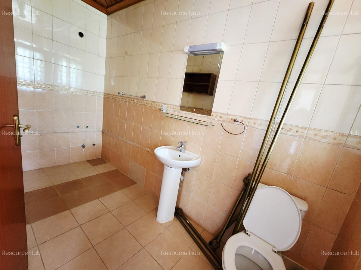 4 Bed Townhouse with En Suite at Lavington - 13