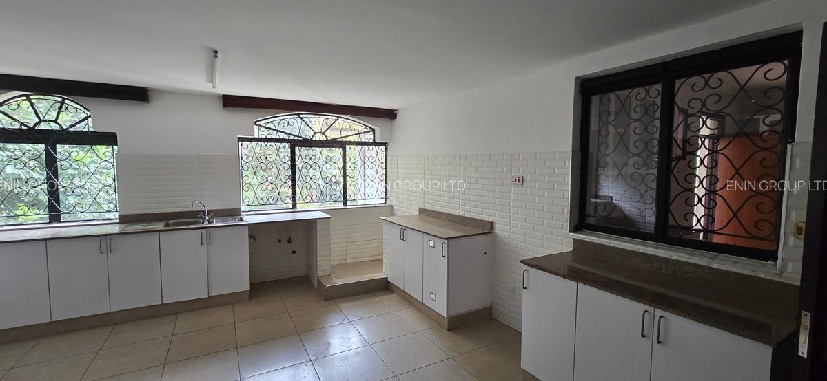 5 Bed Townhouse with En Suite at Nyari Central - 8