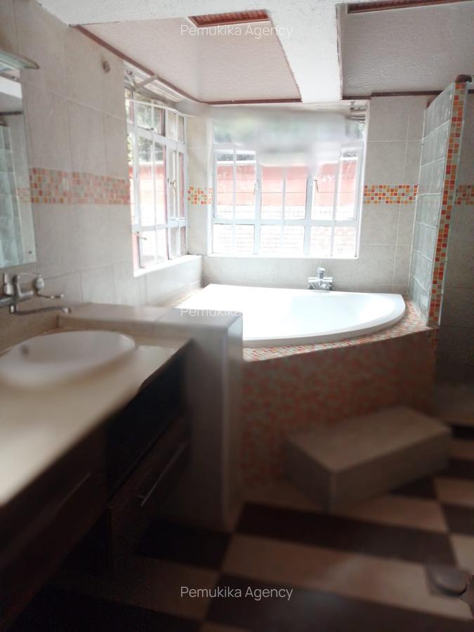 4 Bed House with En Suite at Karen C - 5
