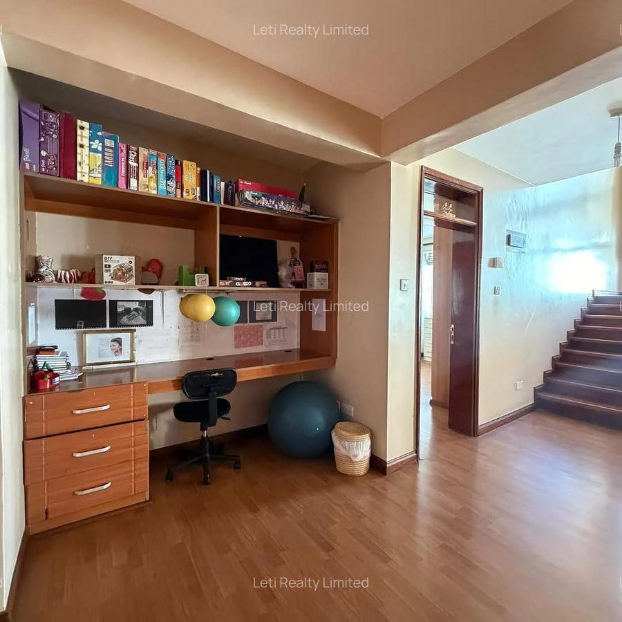 4 Bed Townhouse with En Suite in Lavington - 10