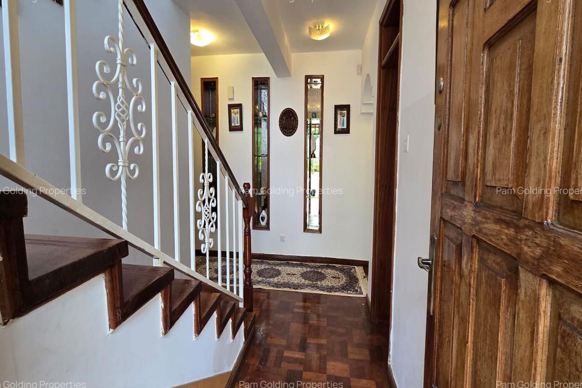 4 Bed House with En Suite in Runda - 3