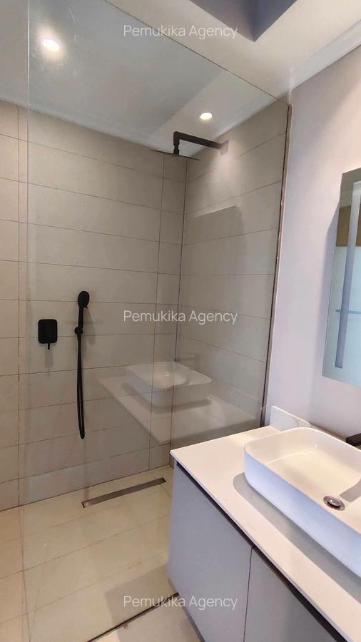 5 Bed Villa with En Suite in Runda - 6