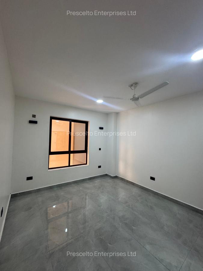 3 Bed Apartment with En Suite at Off Links Road - 15