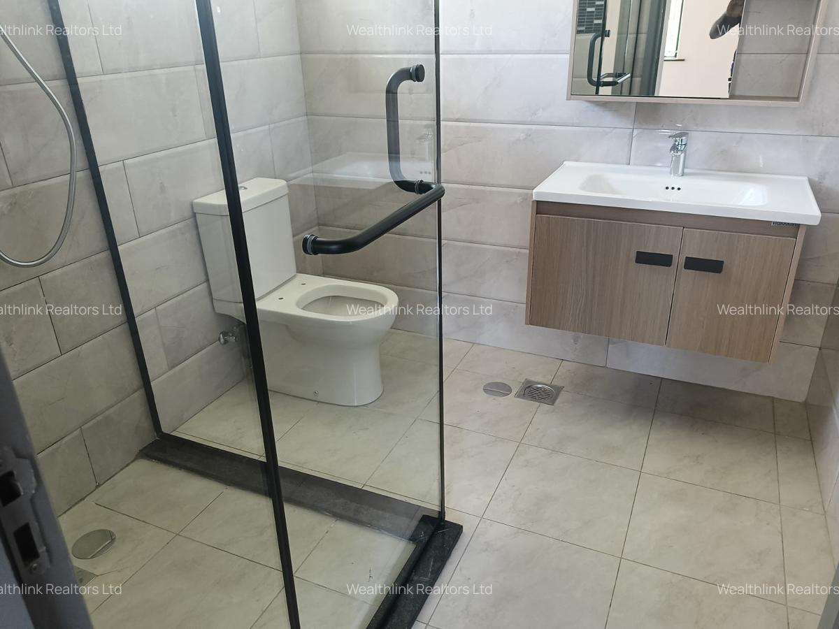 5 Bed House with En Suite at Garden Estate - 10