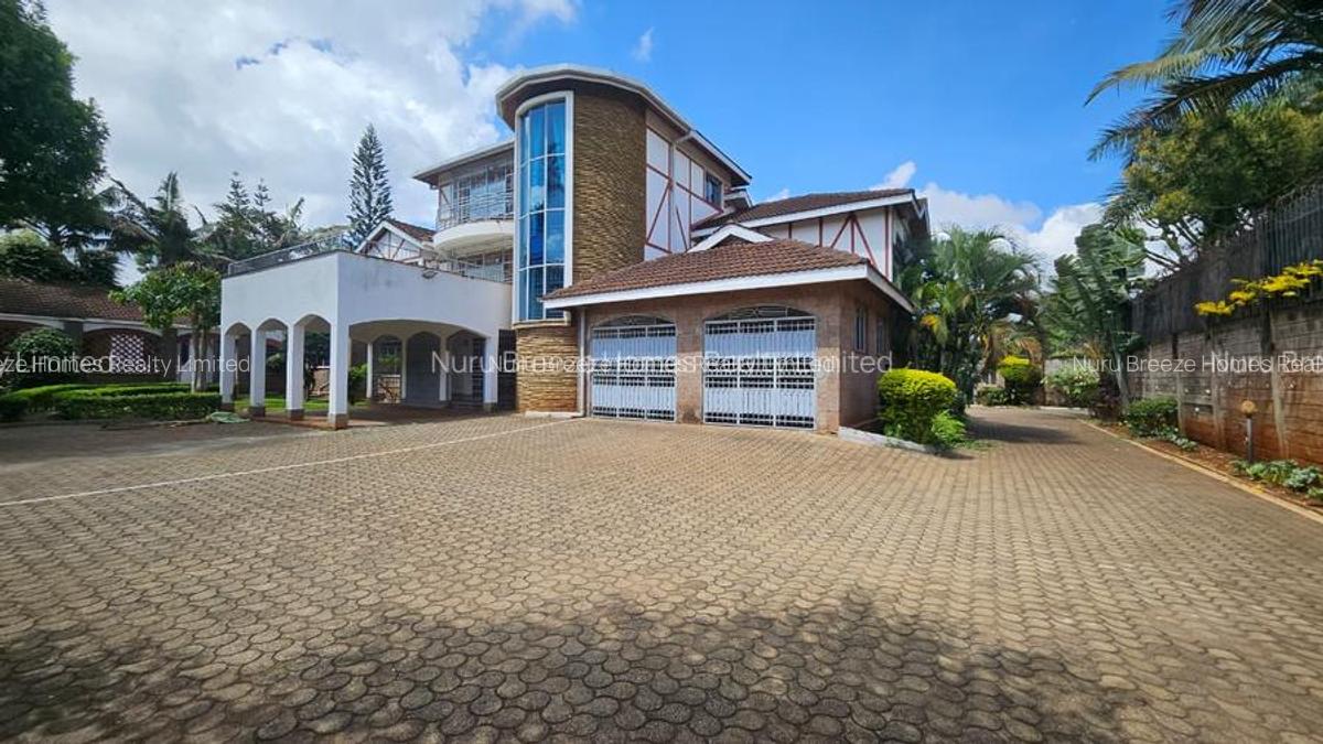 5 Bed House with En Suite in Runda - 1
