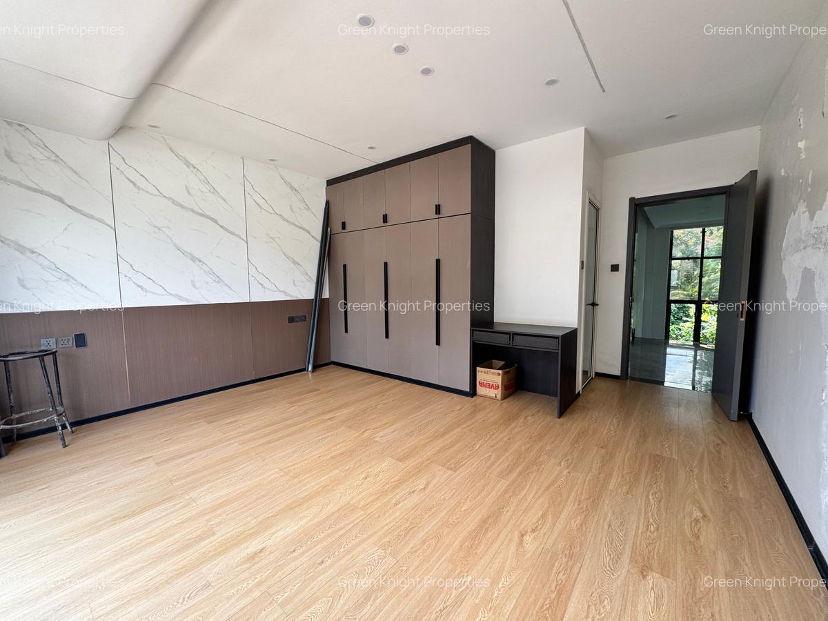 5 Bed Townhouse with En Suite in Lavington - 8
