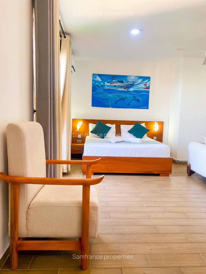 Serviced Studio Apartment with En Suite at Baobab Road - 4