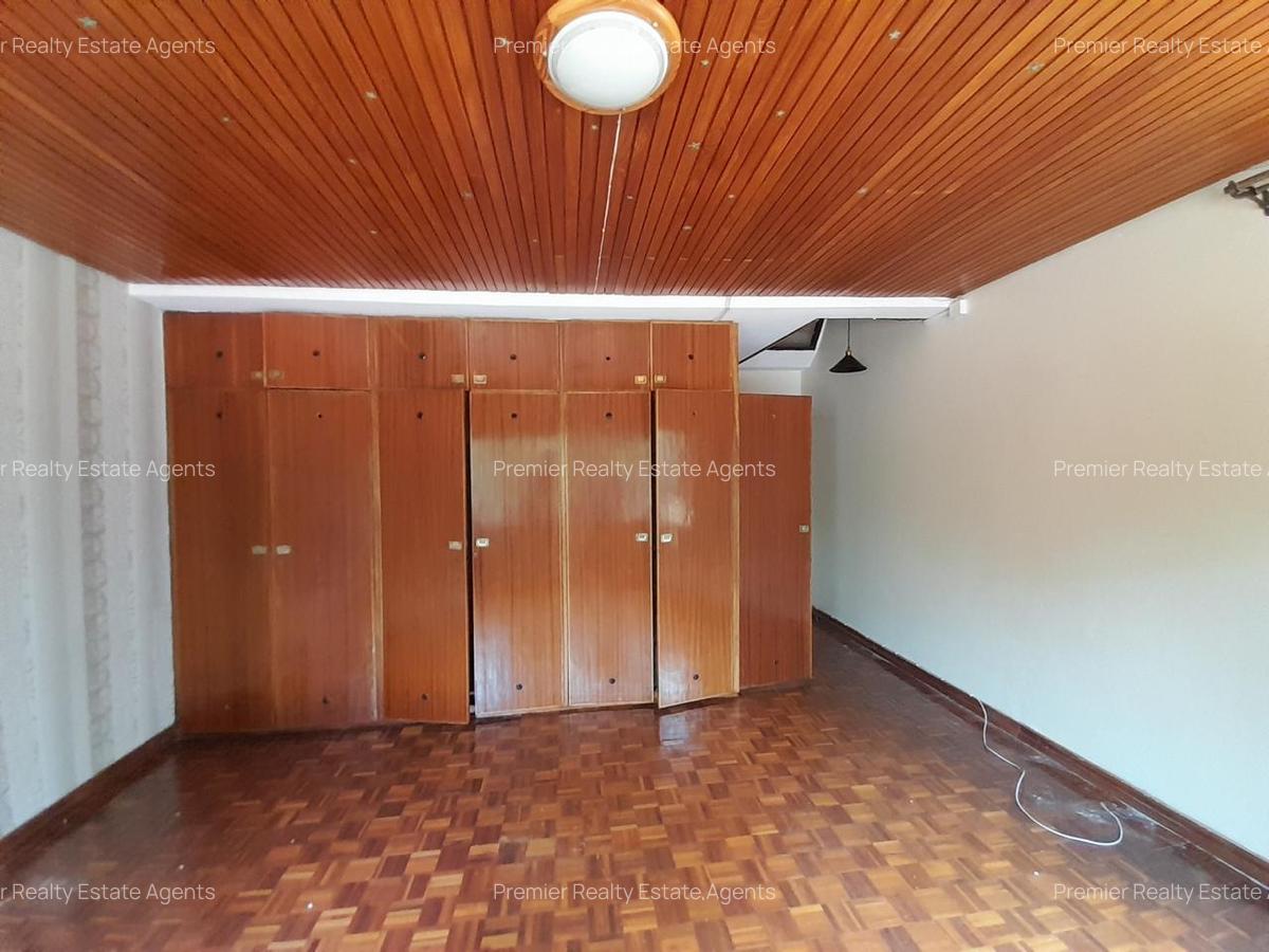 5 Bed Villa with En Suite at Rhapta Road - 19