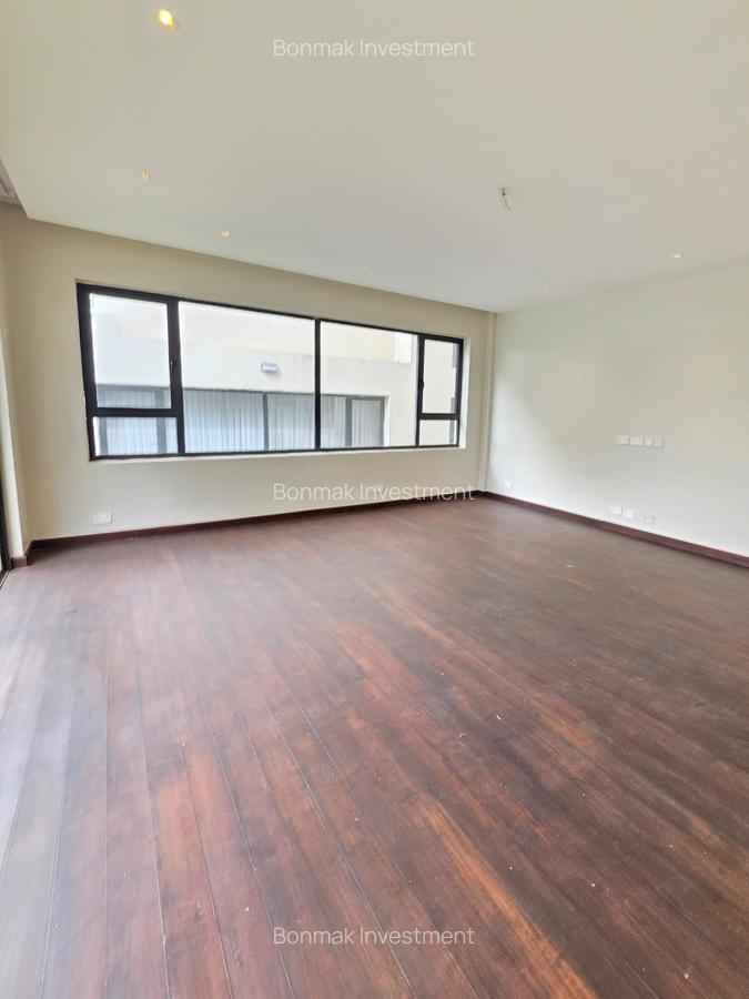 5 Bed Townhouse with En Suite at Lavington Green - 14