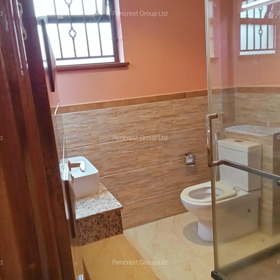 4 Bed Townhouse with En Suite in Lavington - 19