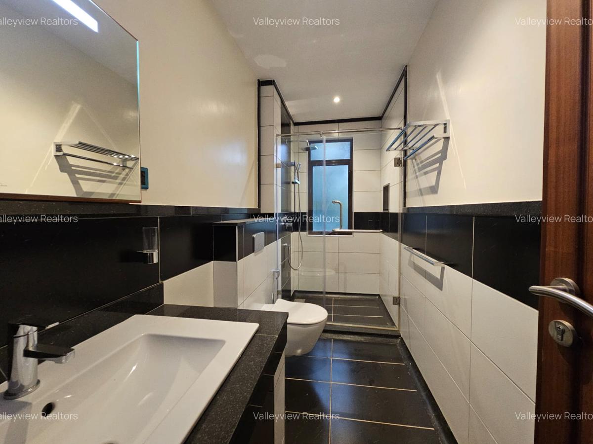 5 Bed Townhouse with En Suite at Lavington - 11