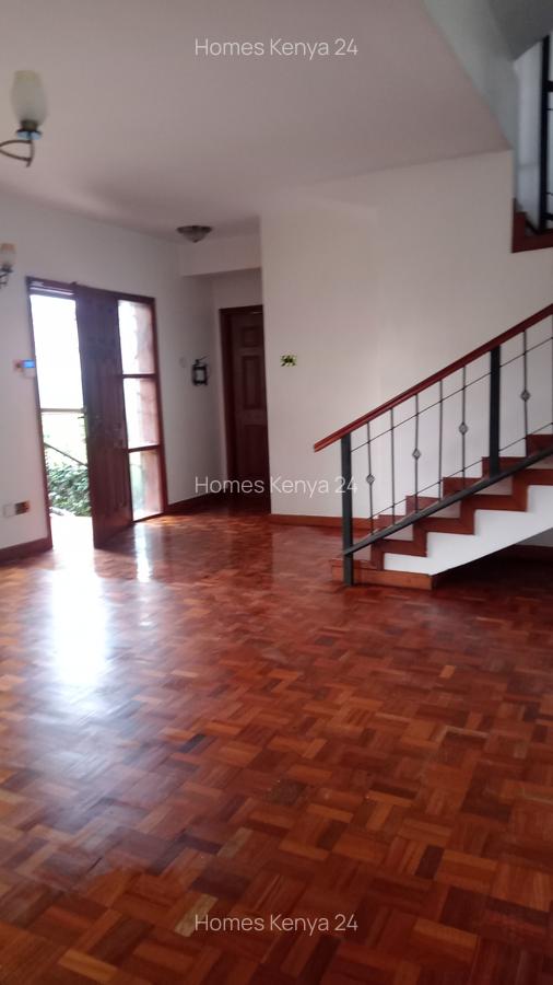 4 Bed Townhouse in Redhill - 5