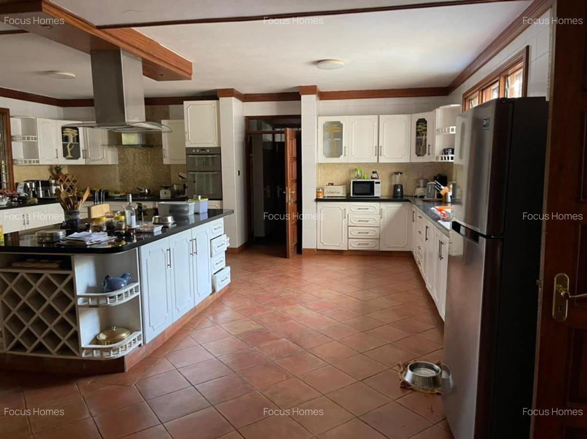 5 Bed Townhouse with Swimming Pool in Spring Valley - 5