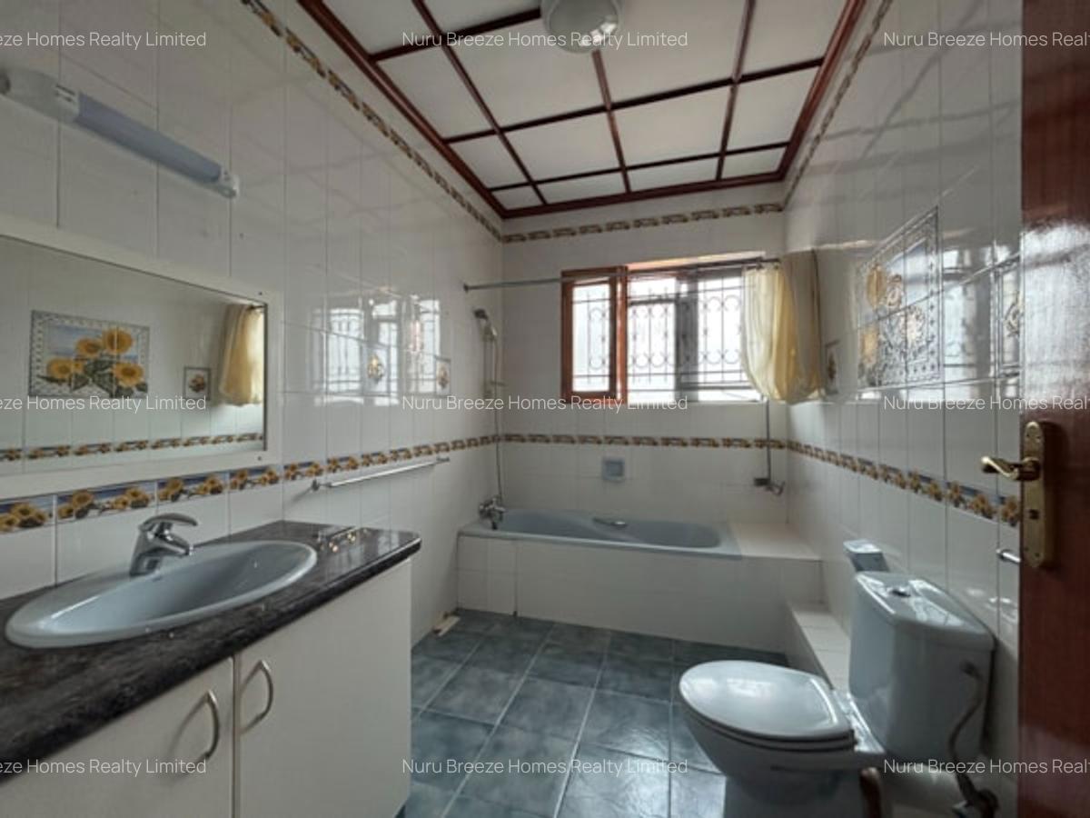 5 Bed House with En Suite in Runda - 11