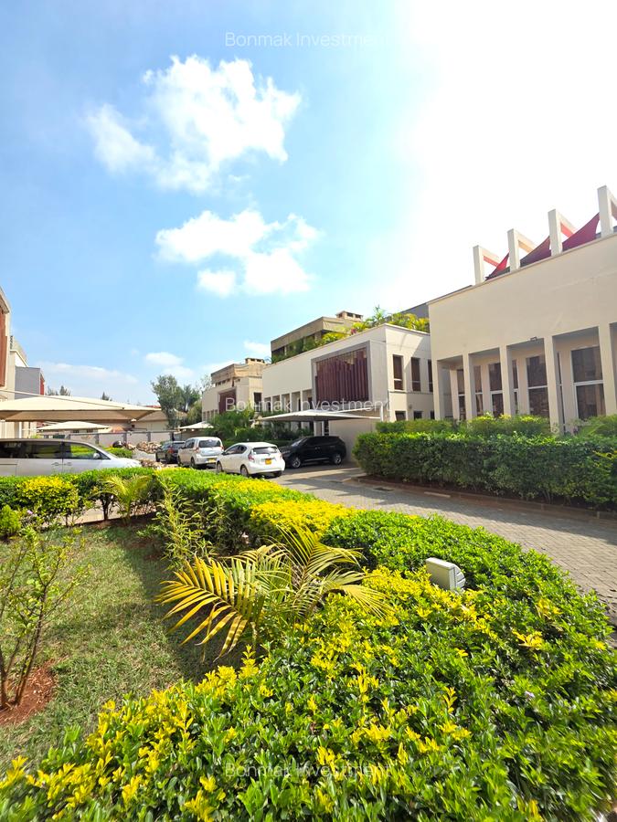 5 Bed Townhouse with En Suite at Lavington Green - 3