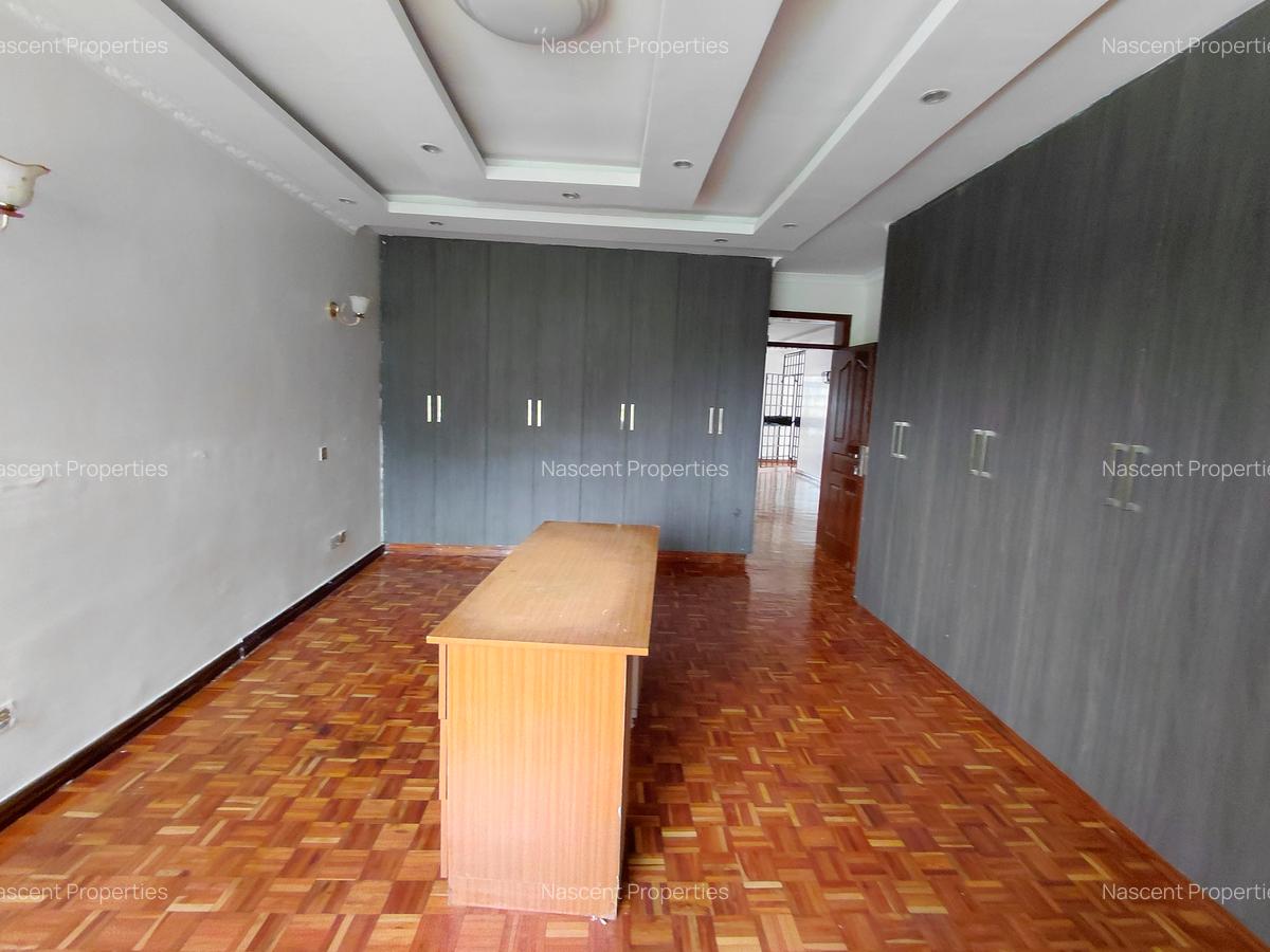 5 Bed House with En Suite in Runda - 13