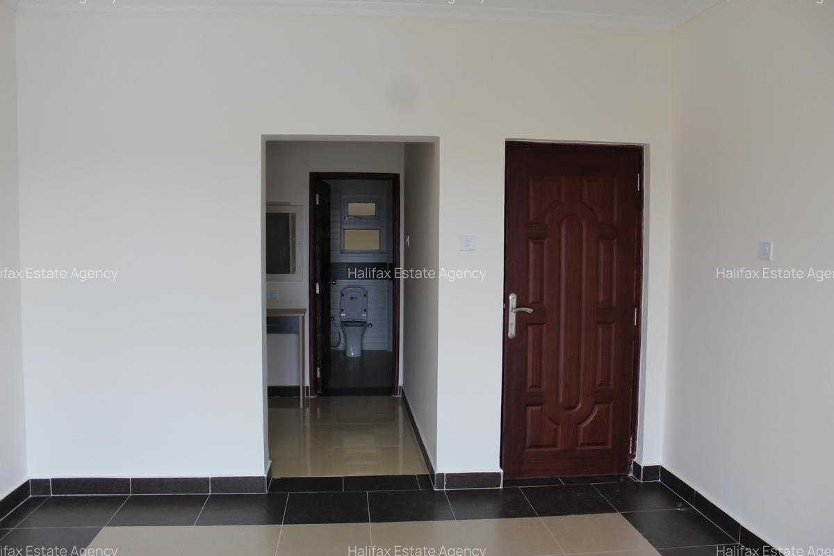 2 Bed Apartment with En Suite at Hatheru Road - 3