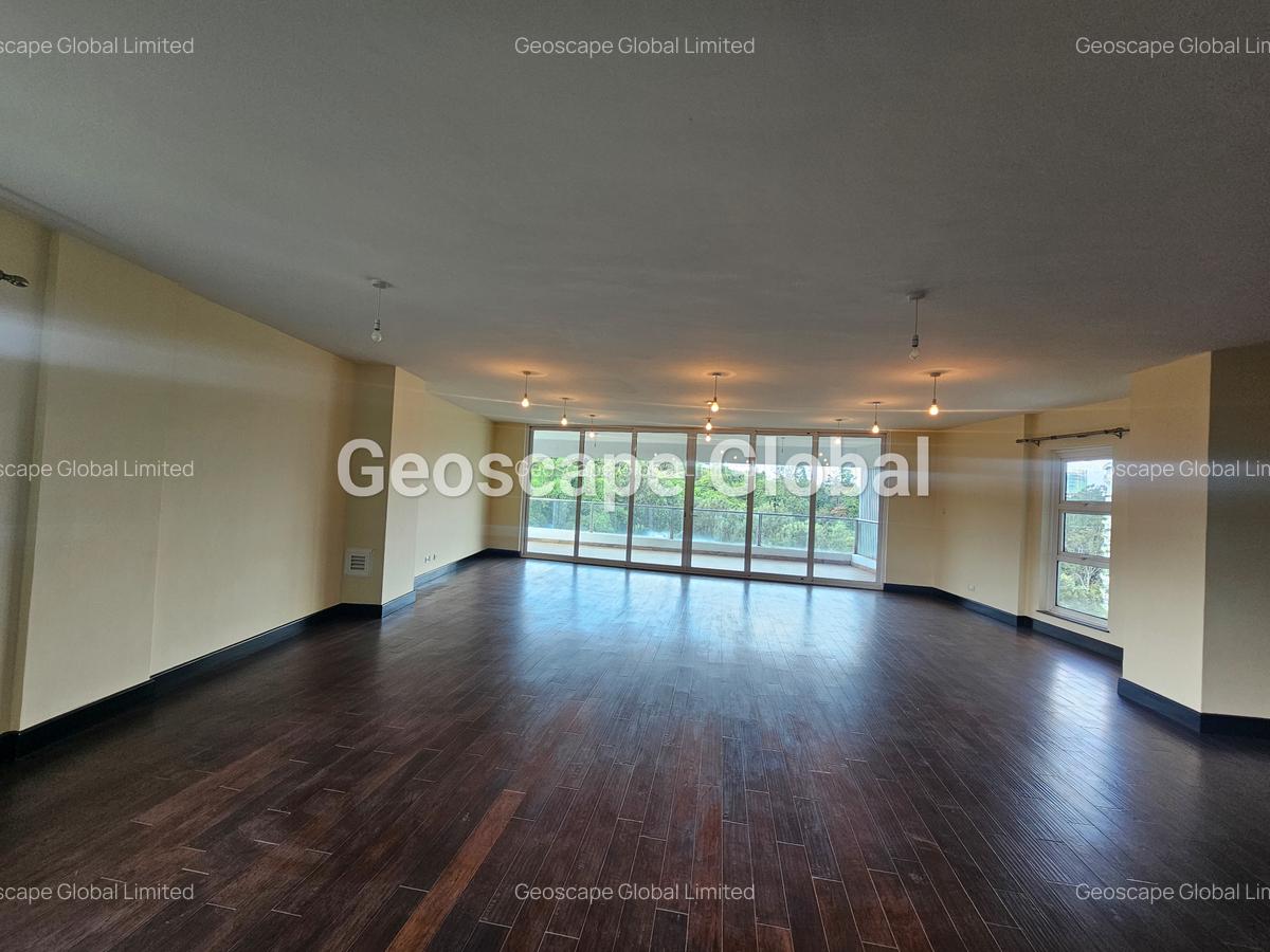 5 Bed Apartment with En Suite in Spring Valley - 2
