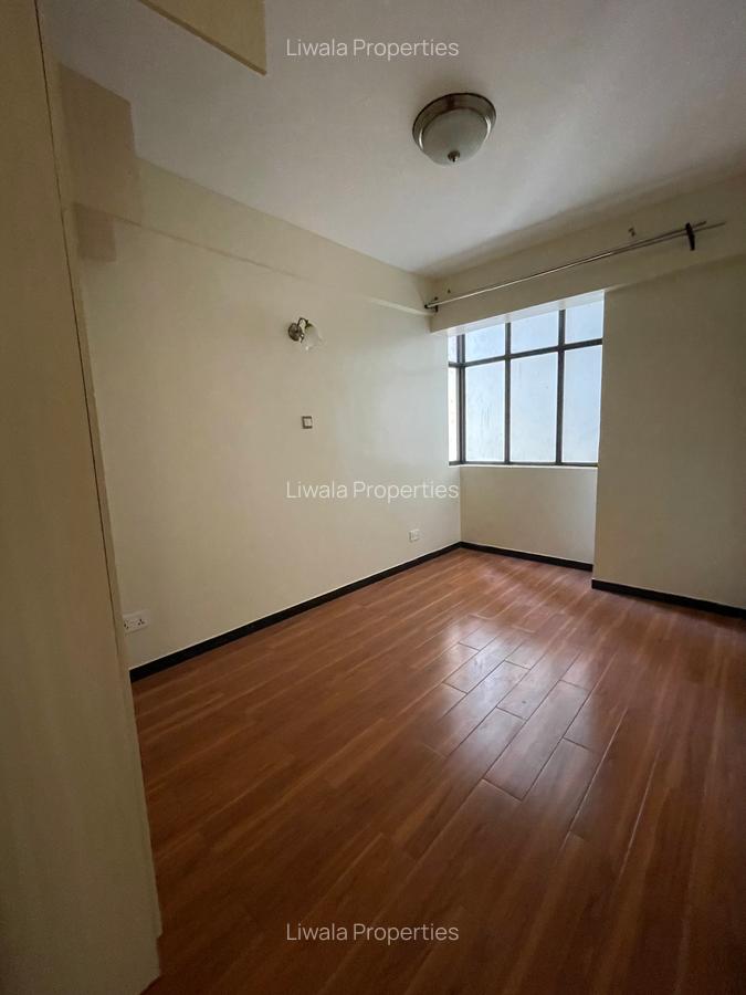 3 Bed Apartment with En Suite at Dennis Pritt Road - 4