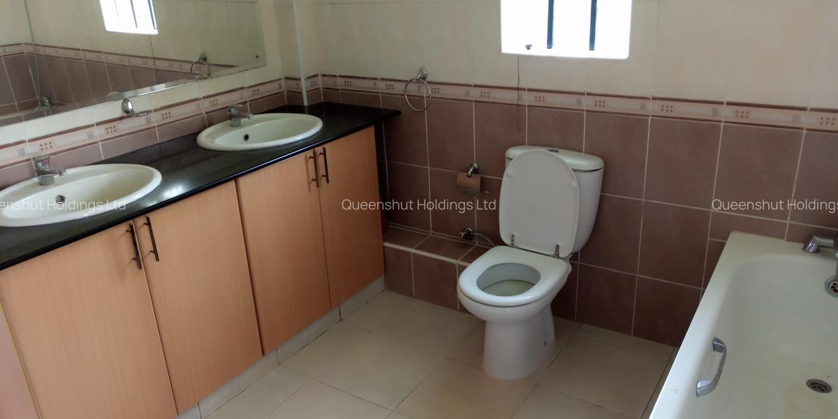 4 Bed Townhouse with En Suite in Runda - 19