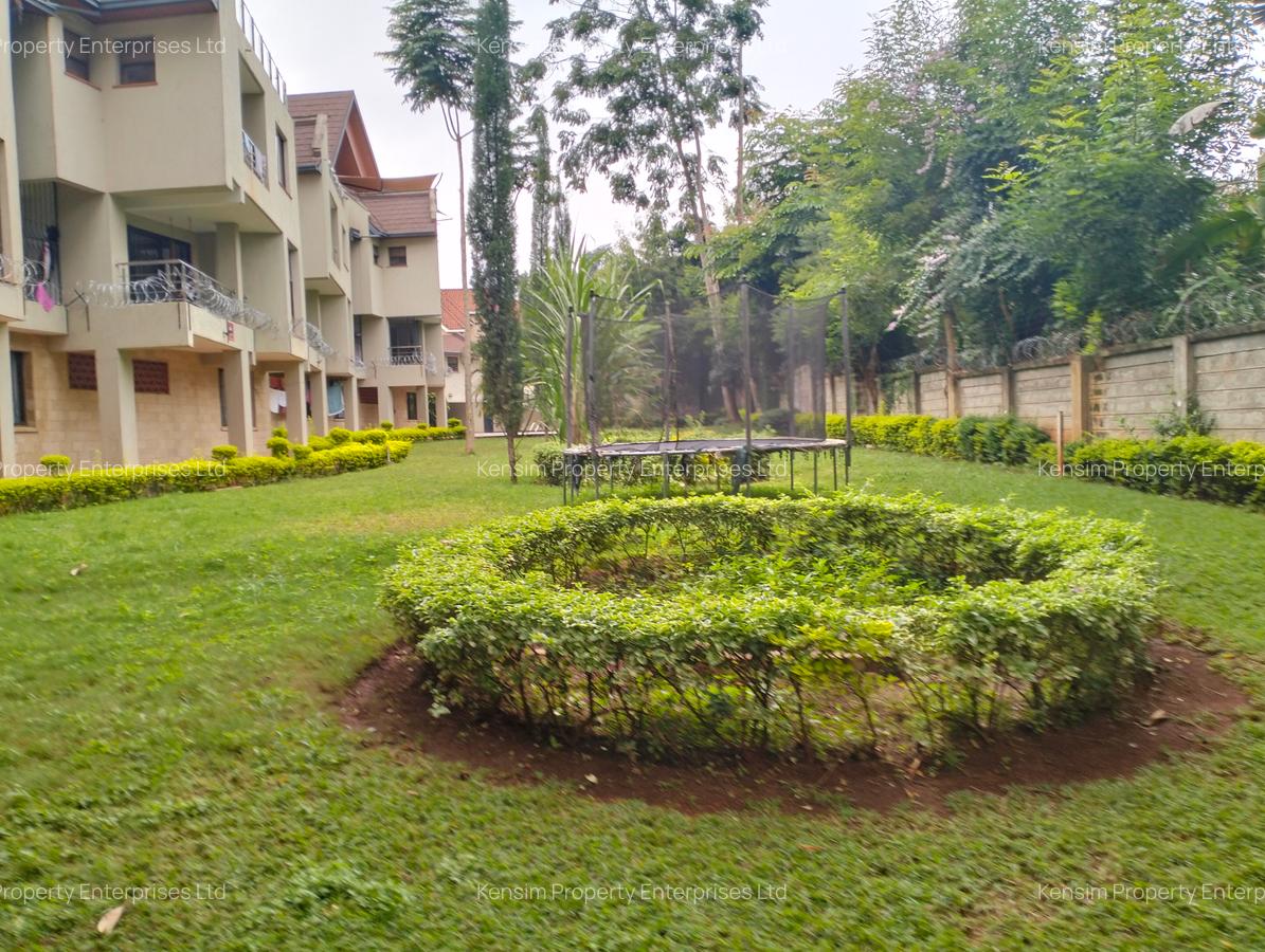4 Bed Townhouse with En Suite in Lavington - 19