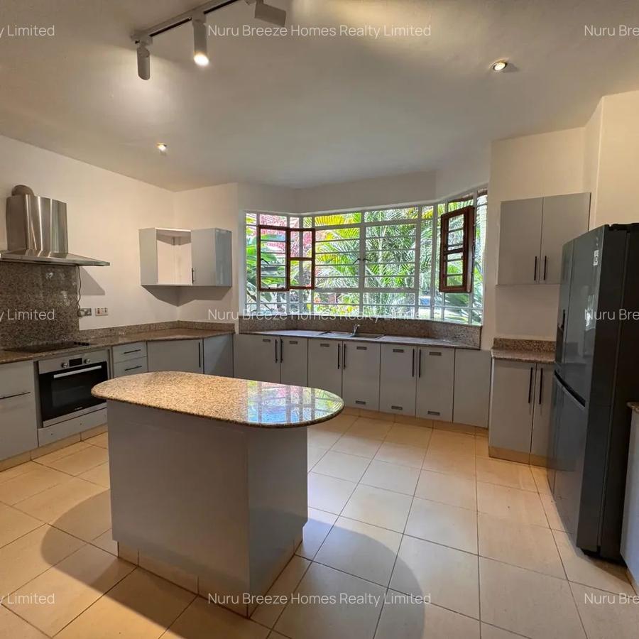 4 Bed House with En Suite in Runda - 18