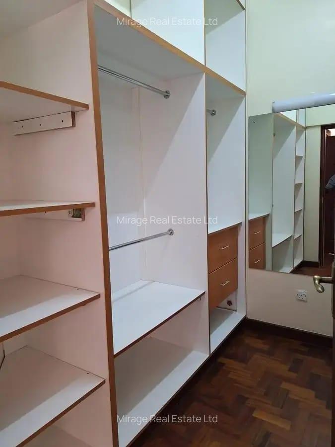 4 Bed Apartment with En Suite in Brookside - 18