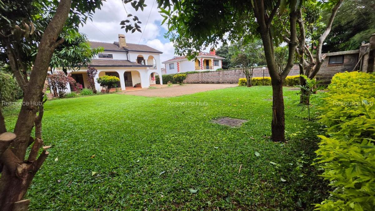 4 Bed House with En Suite at Mountain View - 2