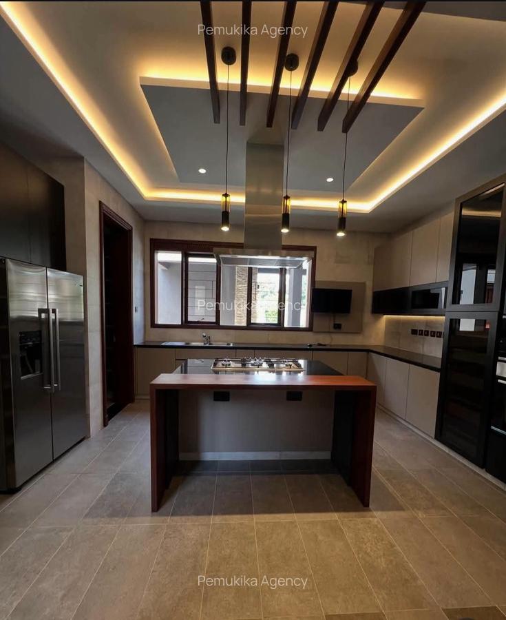 5 Bed Townhouse with En Suite in Runda - 3